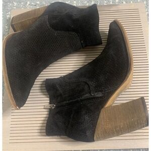 Vince Camuto Size 8.5 Black Perforated Suede Booties Block Heel